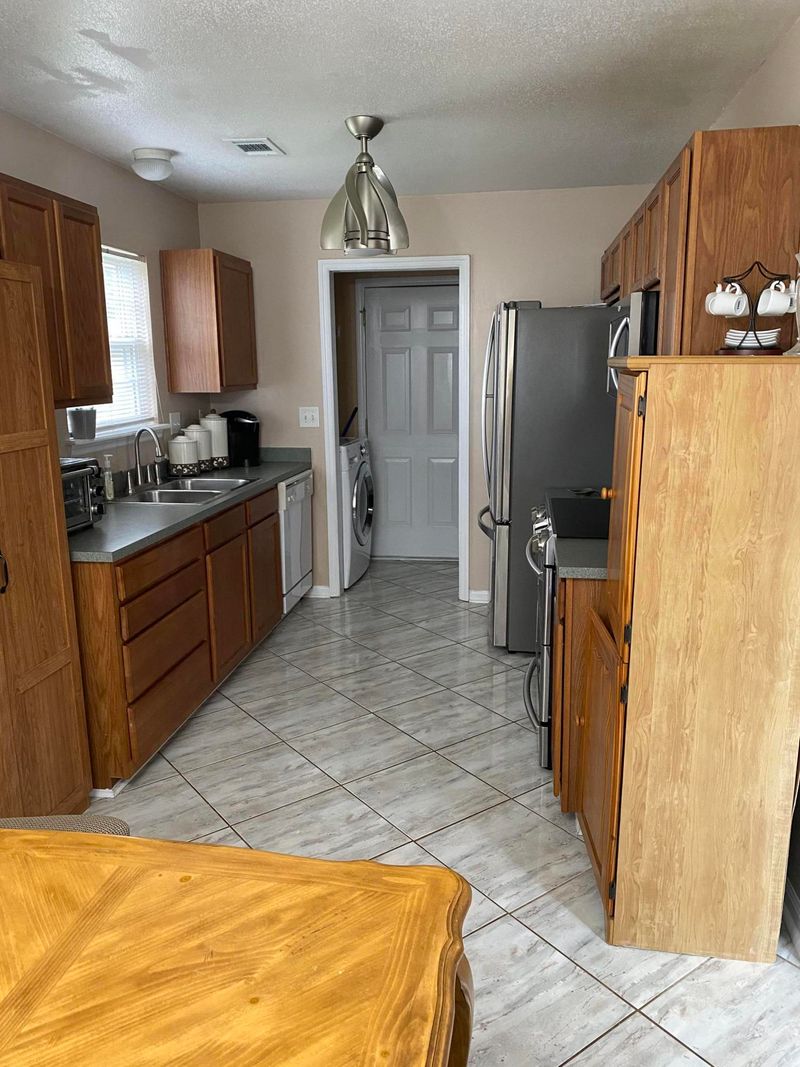 5080 Westview St, North Charleston, SC 29418