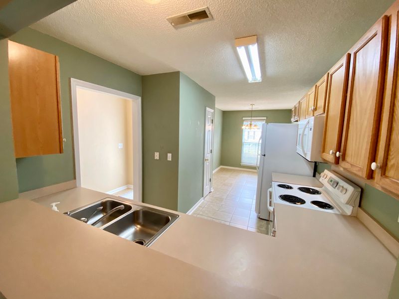1021 Longview Dr, Goose Creek, SC 29445