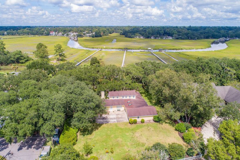 222 Island Dr, Charleston, SC 29407