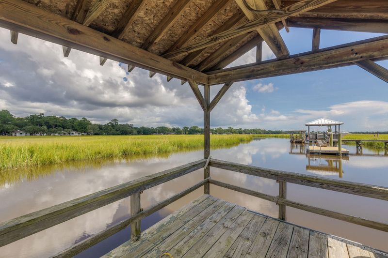 222 Island Dr, Charleston, SC 29407