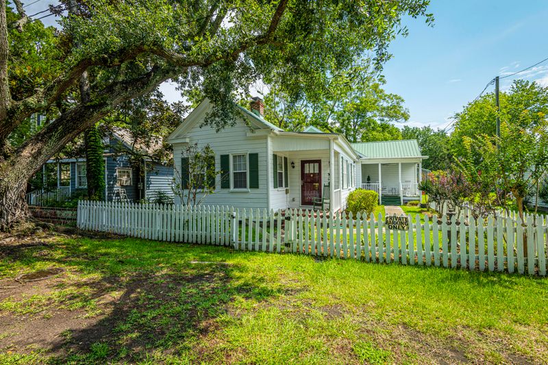 922 Pitt St, Mount Pleasant, SC 29464