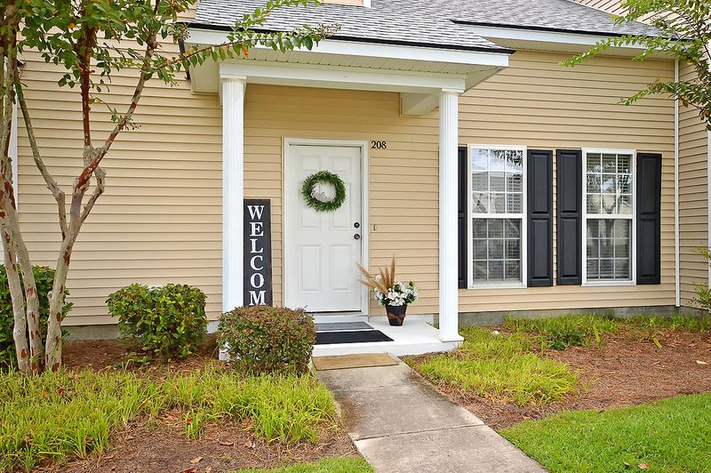 208 Congaree River Dr, Summerville, SC 29485