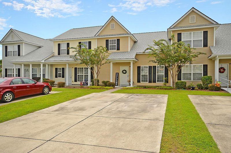 208 Congaree River Dr, Summerville, SC 29485