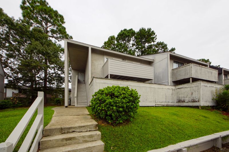 605 Greenmeadow Dr, Goose Creek, SC 29445