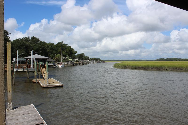 8938 Palmetto Rd, Edisto Island, SC 29438