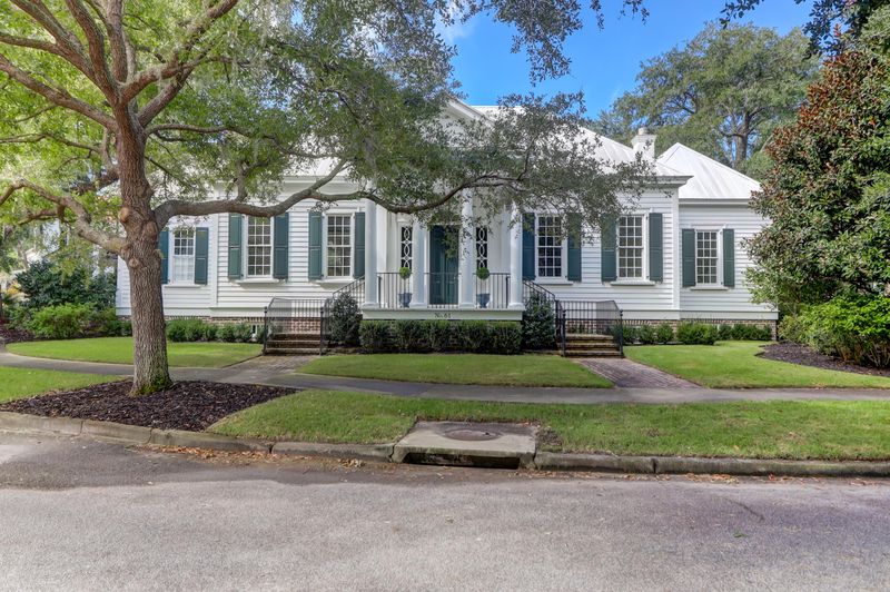 61 Ponsbury Rd, Mount Pleasant, SC 29464