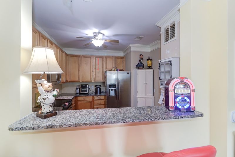2244 Ashley Crossing Dr #623, Charleston, SC 29414