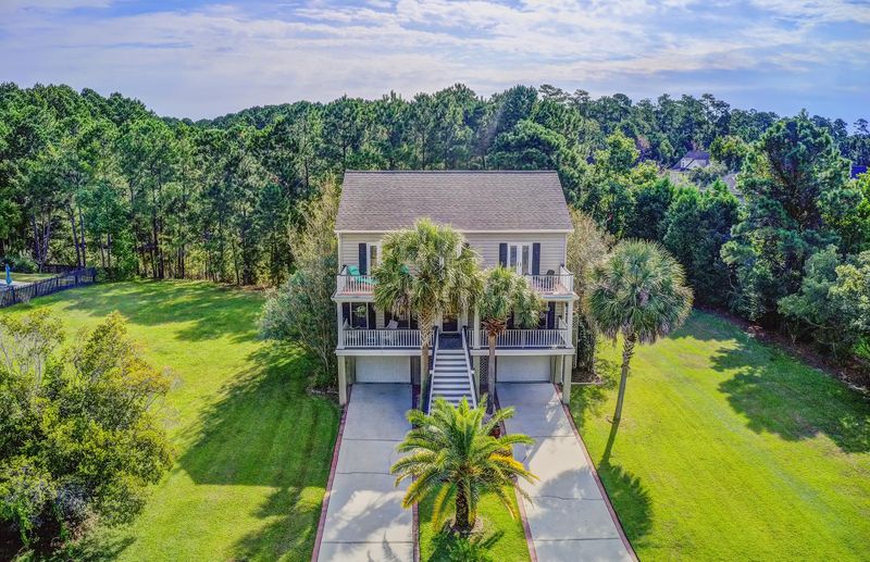 2826 Tradewind Dr, Mount Pleasant, SC 29466