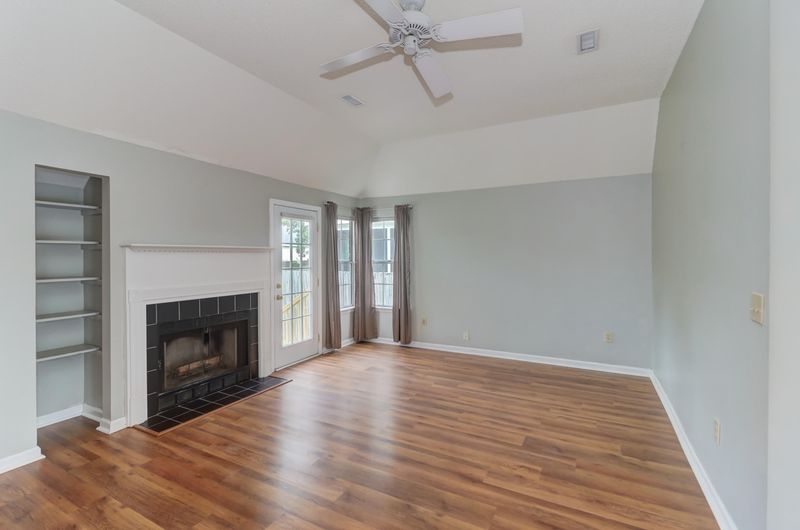 614 Lockheed St, Charleston, SC 29407