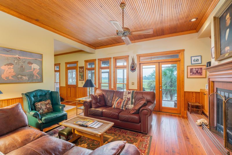 7789 Russell Creek Rd, Edisto Island, SC 29438