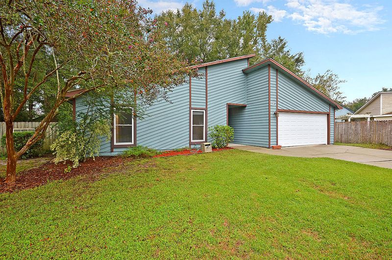 4604 River Run Ct, North Charleston, SC 29420
