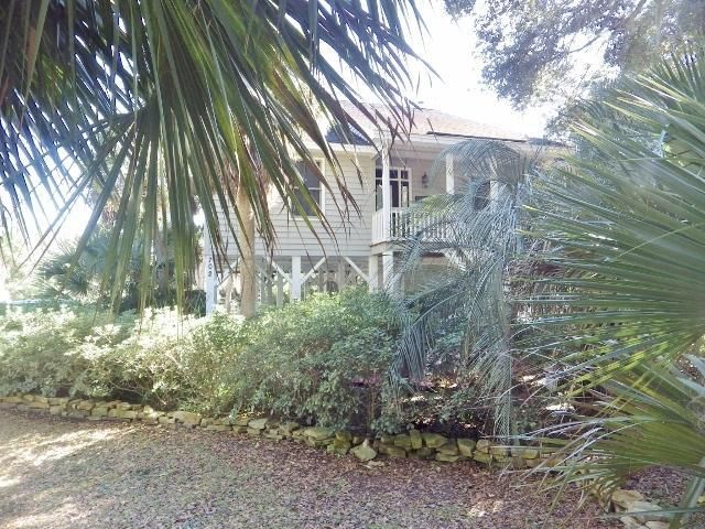 702 Jungle Rd, Edisto Island, SC 29438