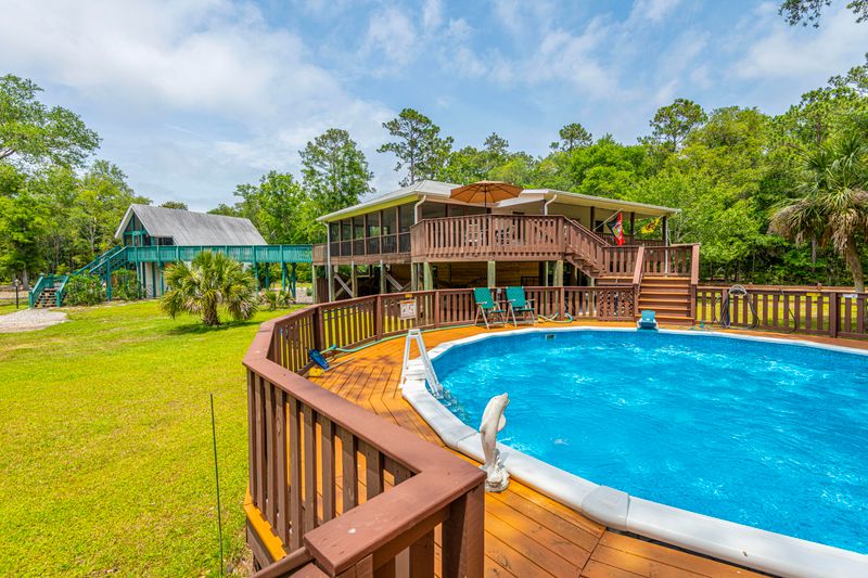 8408 Palmetto Rd, Edisto Island, SC 29438