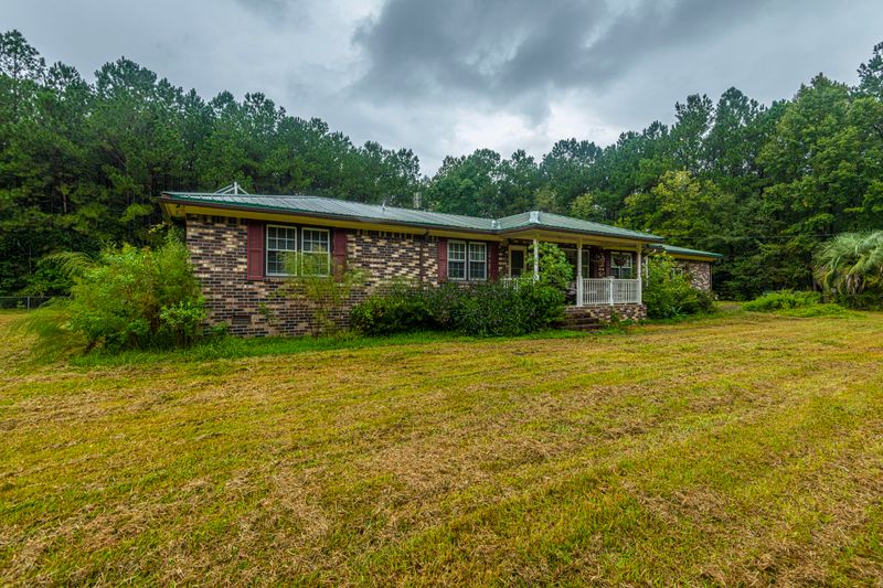 187 Big Creek Dr, Moncks Corner, SC 29461