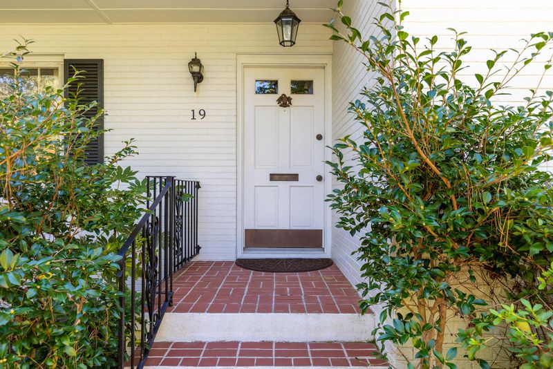 19 Johnson Rd, Charleston, SC 29407