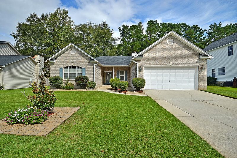 216 N Pembroke Dr, Goose Creek, SC 29445