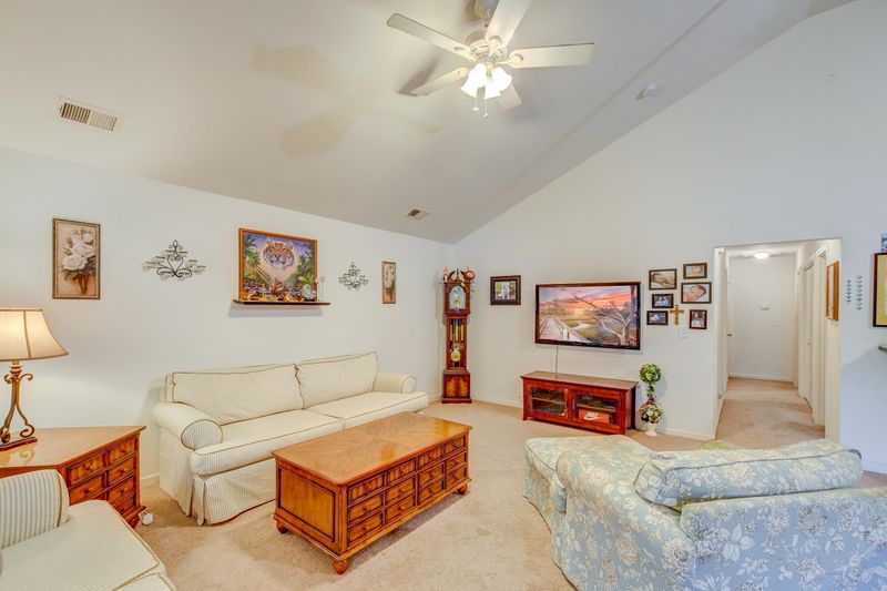 1037 Steelechase Ln, Hanahan, SC 29410