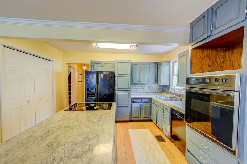 2144 Coker Ave, Charleston, SC 29412