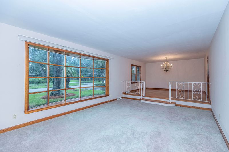 1940 S Trinity Dr, Charleston, SC 29407