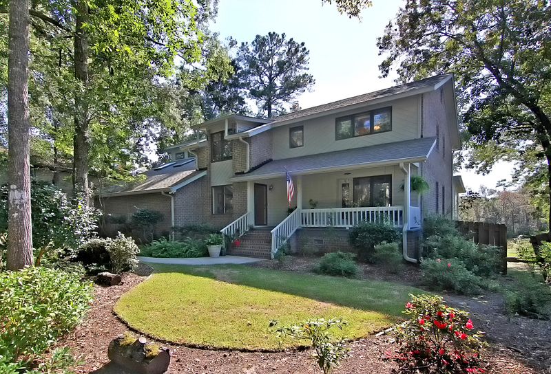 220 Shaftesbury Ln, Summerville, SC 29485