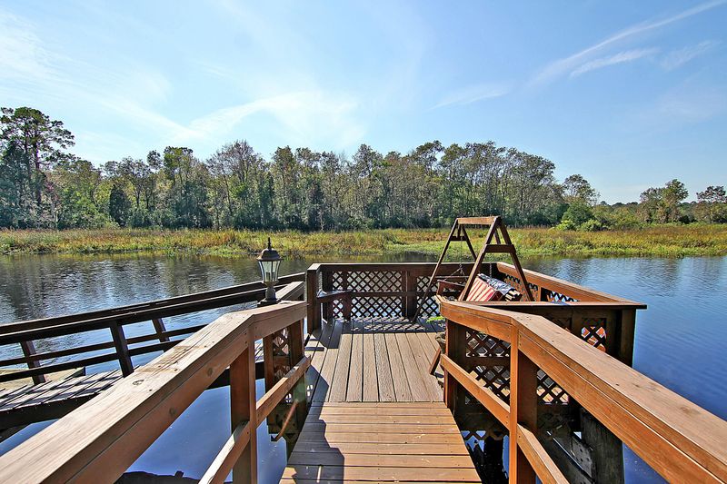 220 Shaftesbury Ln, Summerville, SC 29485