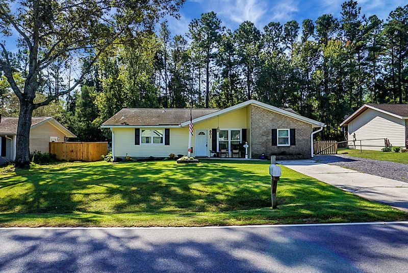 601 Mountain Pine Rd, Moncks Corner, SC 29461