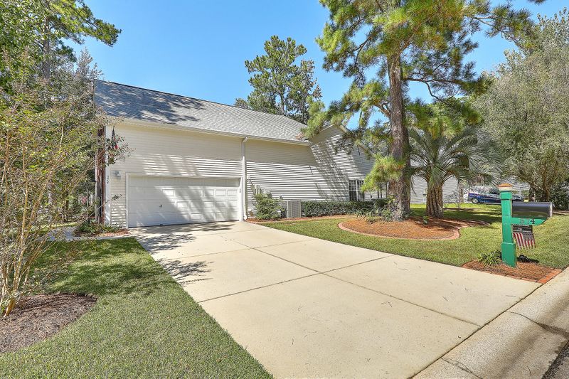 574 Pointe Of Oaks Rd, Summerville, SC 29485