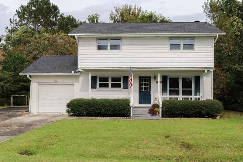 1821 Sandcroft Dr, Charleston, SC 29407
