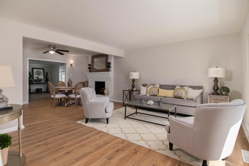 1821 Sandcroft Dr, Charleston, SC 29407