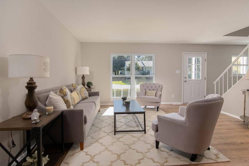 1821 Sandcroft Dr, Charleston, SC 29407