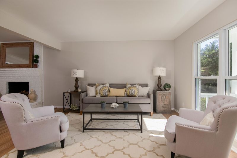 1821 Sandcroft Dr, Charleston, SC 29407