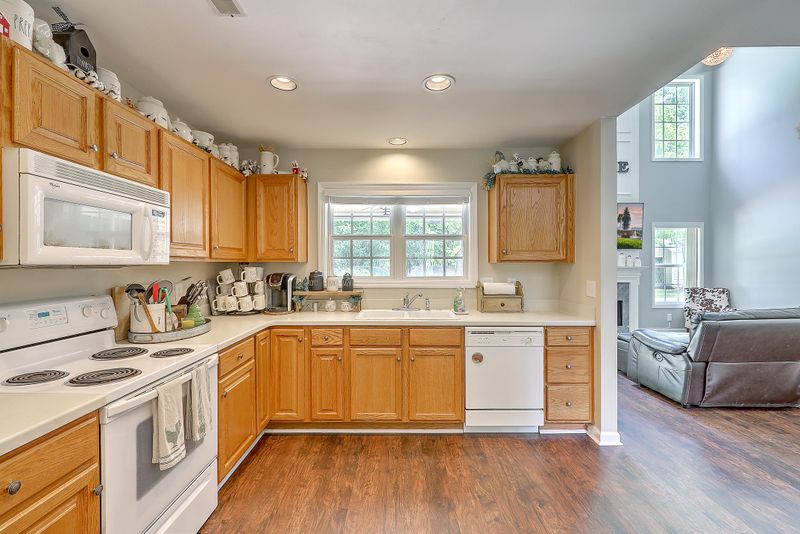 130 Thousand Oaks Cir, Goose Creek, SC 29445