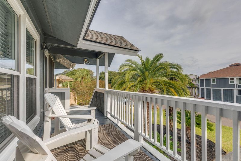 10 Beachside Dr, Isle Of Palms, SC 29451