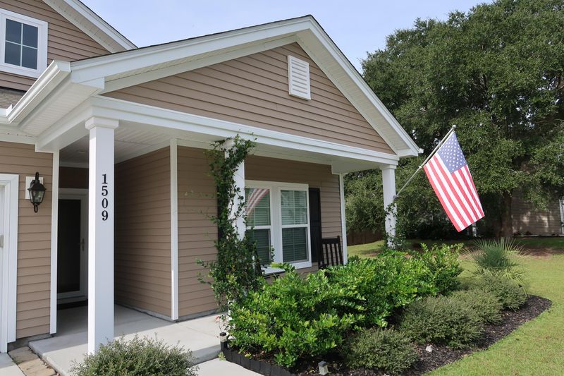 1509 Mcintosh Rd, Johns Island, SC 29455