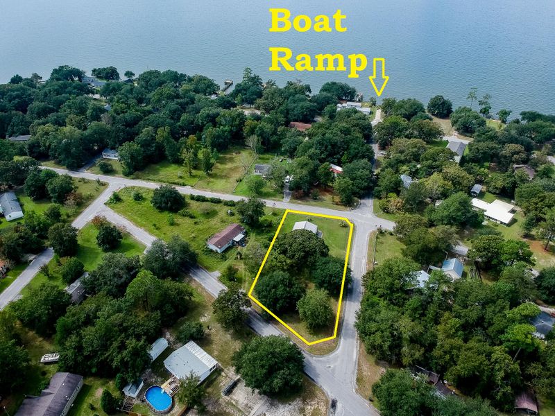 203 Peninsula Dr, Bonneau, SC 29431