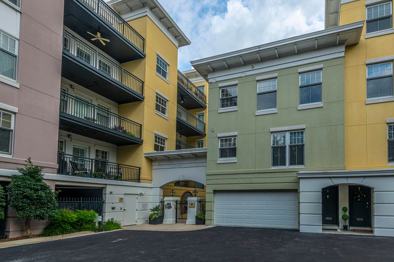 498 Albemarle Rd #104, Charleston, SC 29407