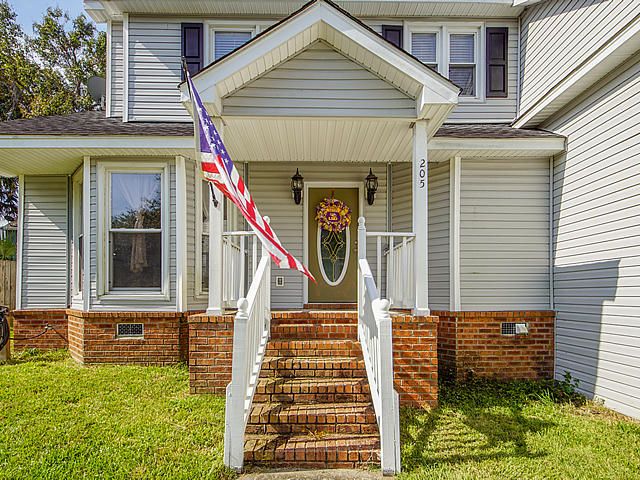 205 Archibald Dr, Goose Creek, SC 29445