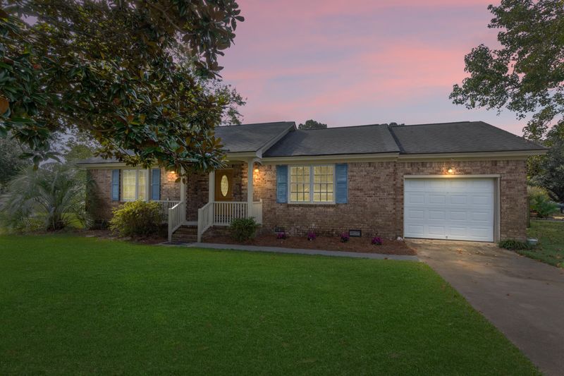 1158 Main Canal Dr, Mount Pleasant, SC 29464