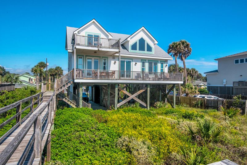 319 E Arctic Ave, Folly Beach, SC 29439