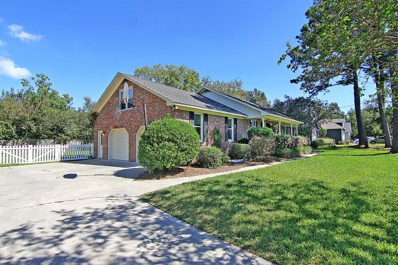 962 Carmel Dr, Charleston, SC 29412