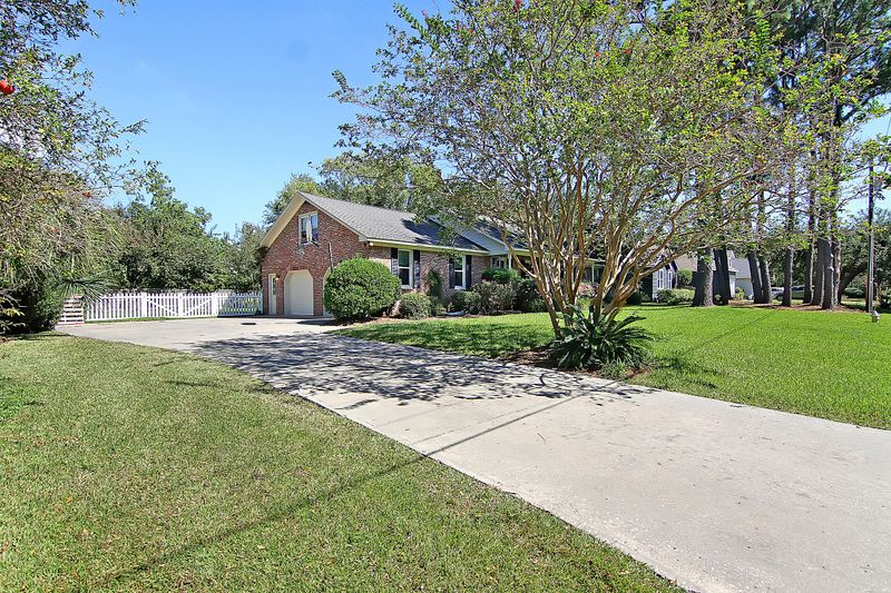 962 Carmel Dr, Charleston, SC 29412