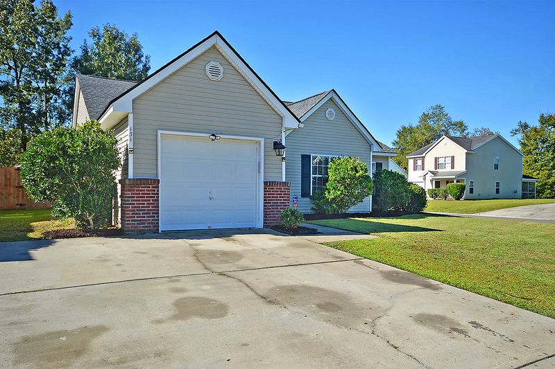 131 Slow Mill Dr, Goose Creek, SC 29445