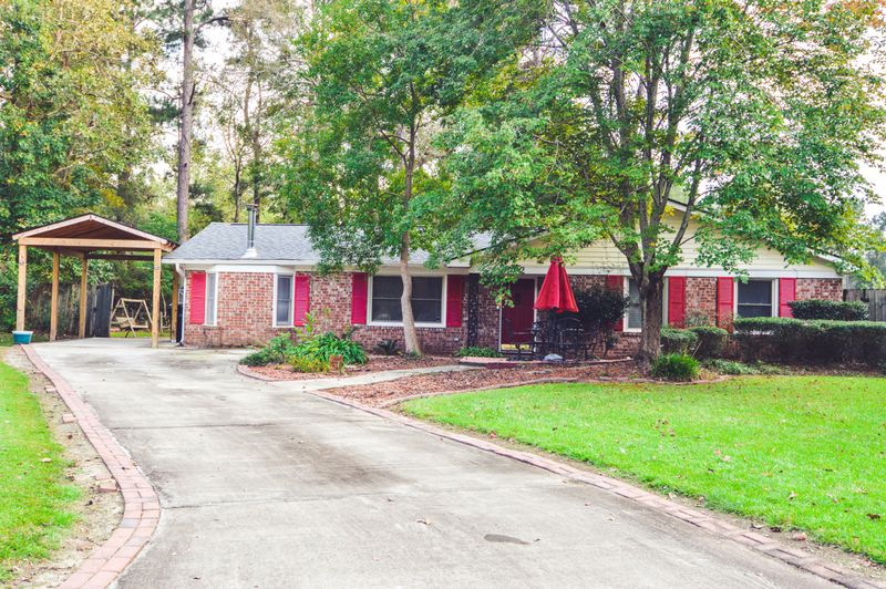 2 Dogwood Cir, Goose Creek, SC 29445