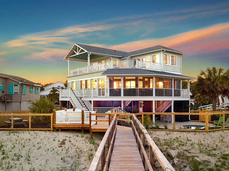 711 E Arctic Ave, Folly Beach, SC 29439