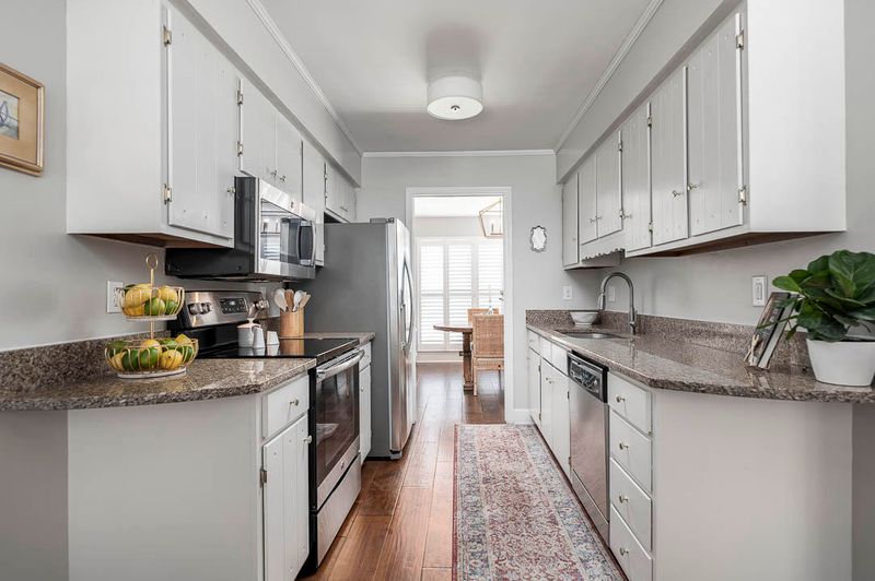 1011 Law Ln, Mount Pleasant, SC 29464