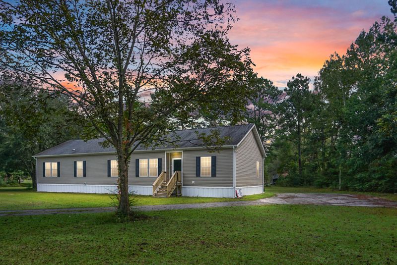 1312 Mail Route Rd, Bonneau, SC 29431