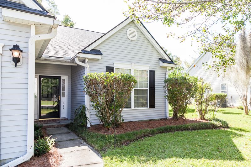 135 Cabrill Dr, Charleston, SC 29414