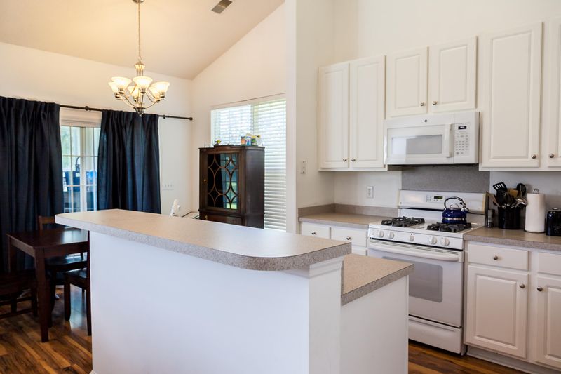 135 Cabrill Dr, Charleston, SC 29414