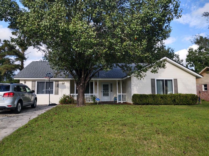 215 Village Green Cir, Summerville, SC 29486