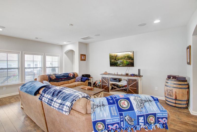 616 Zinnia Dr, Goose Creek, SC 29445